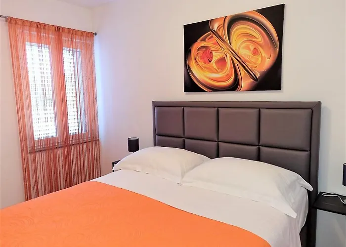 Villa Pino With Pool, Sauna & Jacuzzi