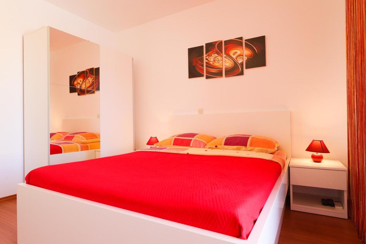Villa Pino With Pool, Sauna & Jacuzzi