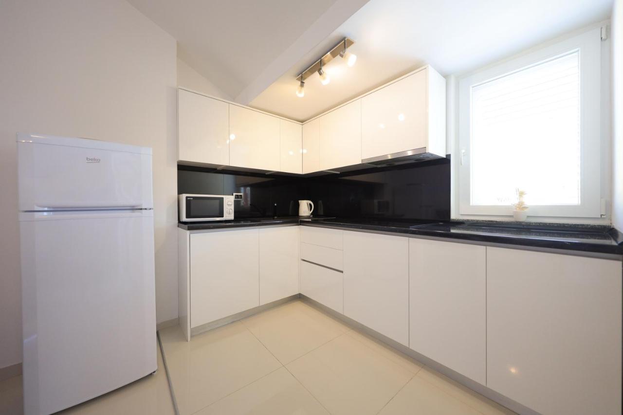 Apartma Villa Pino With Pool, Sauna & Jacuzzi Petrcane