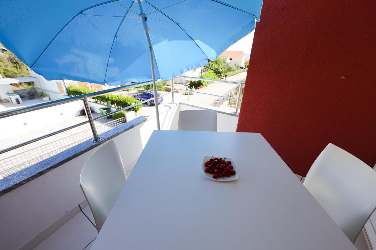 Villa Pino With Pool, Sauna & Jacuzzi Apartma