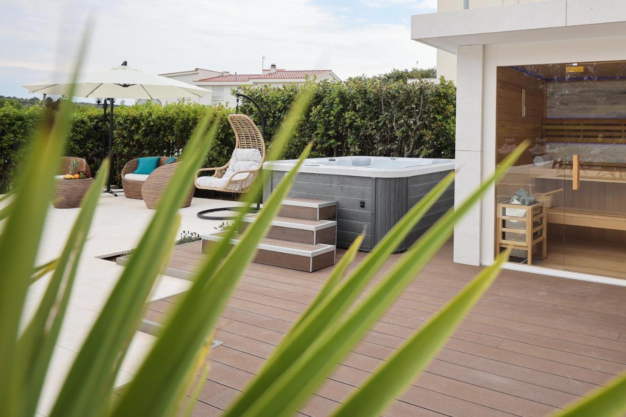 Villa Pino With Pool, Sauna & Jacuzzi