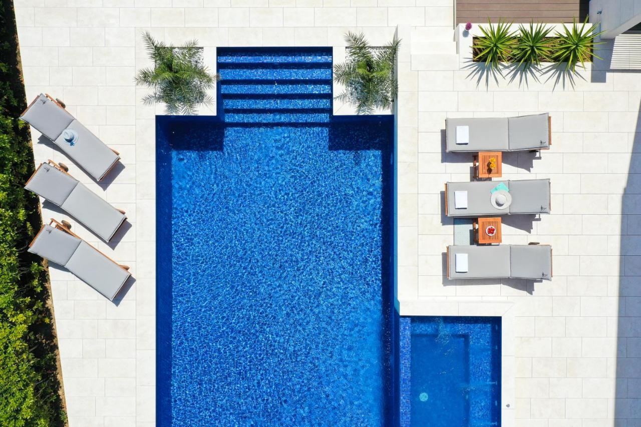 Villa Pino With Pool, Sauna & Jacuzzi * Petrcane