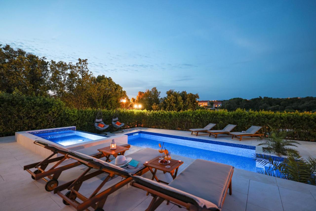 Villa Pino With Pool, Sauna & Jacuzzi