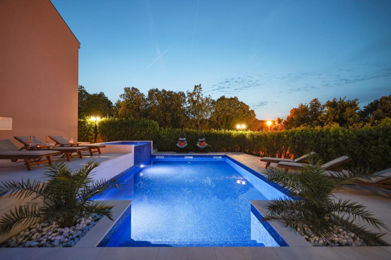 Villa Pino With Pool, Sauna & Jacuzzi *
