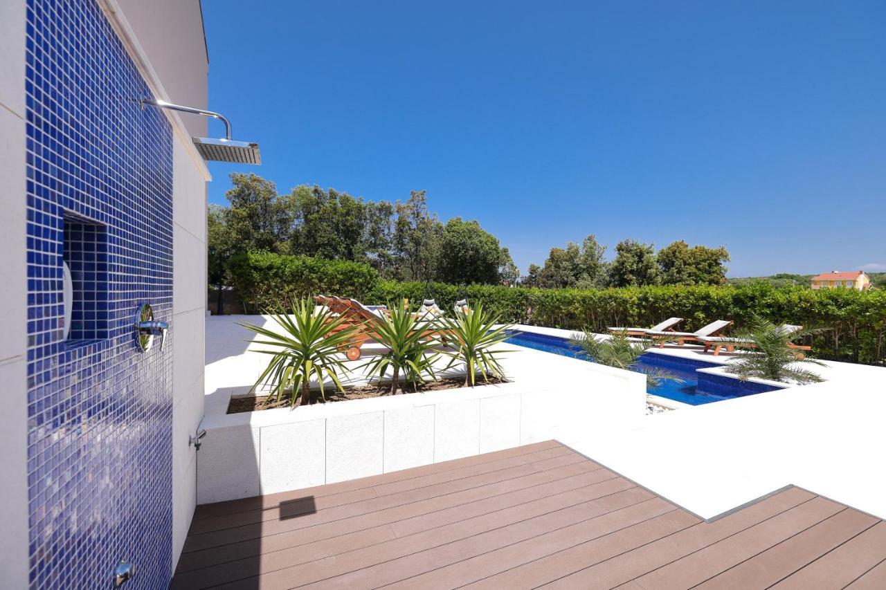 Villa Pino With Pool, Sauna & Jacuzzi * Petrcane