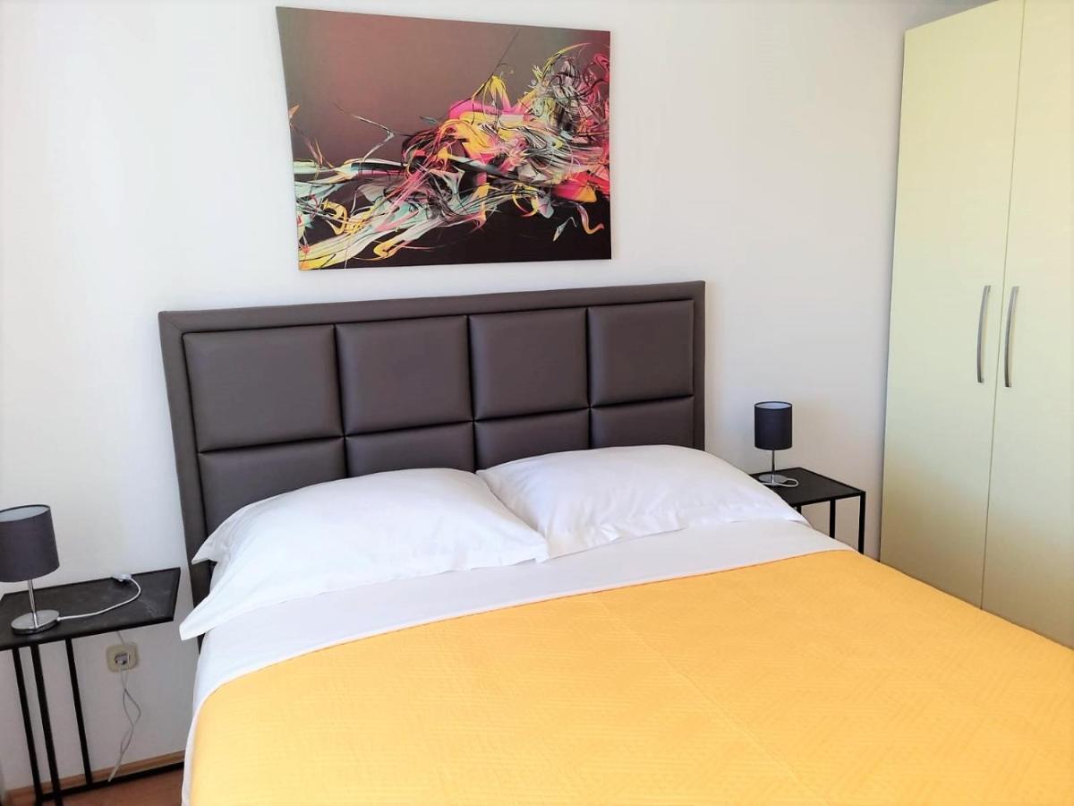 Villa Pino With Pool, Sauna & Jacuzzi Petrcane