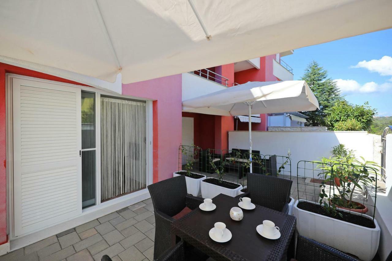Villa Pino With Pool, Sauna & Jacuzzi * Petrcane