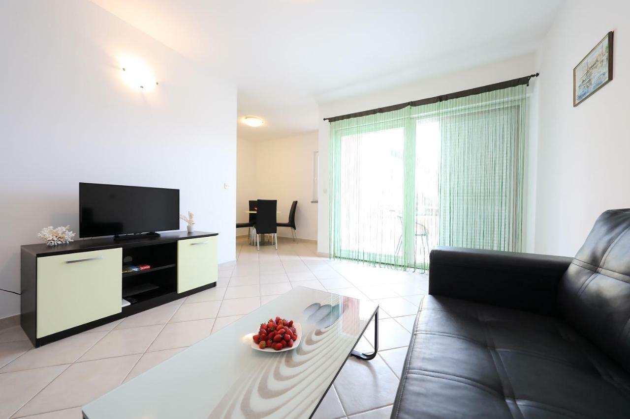 Apartma Villa Pino With Pool, Sauna & Jacuzzi *