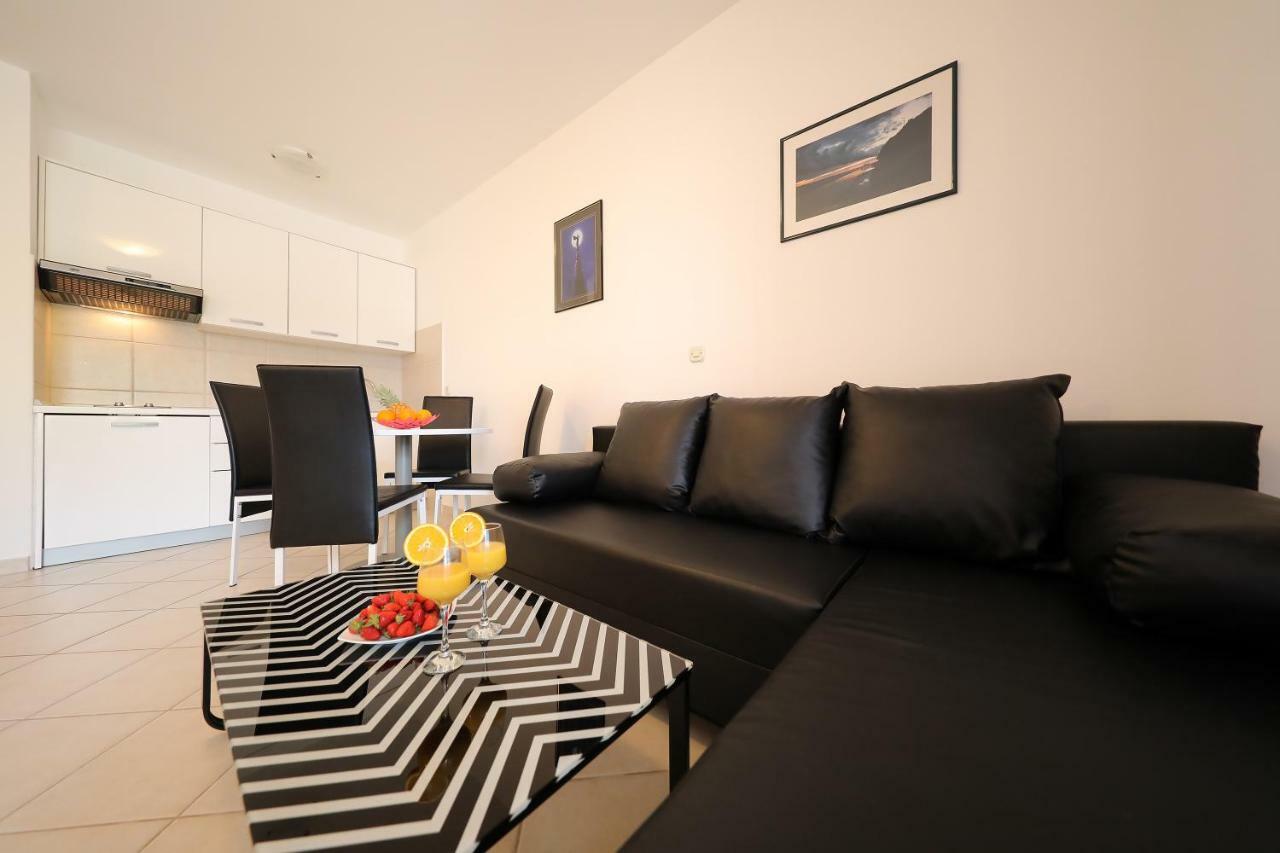 Villa Pino With Pool, Sauna & Jacuzzi Petrcane