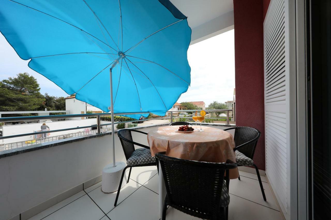 Villa Pino With Pool, Sauna & Jacuzzi Apartma