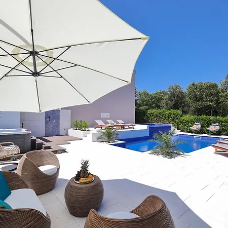 Villa Pino With Pool, Sauna & Jacuzzi Petrcane Exterior photo