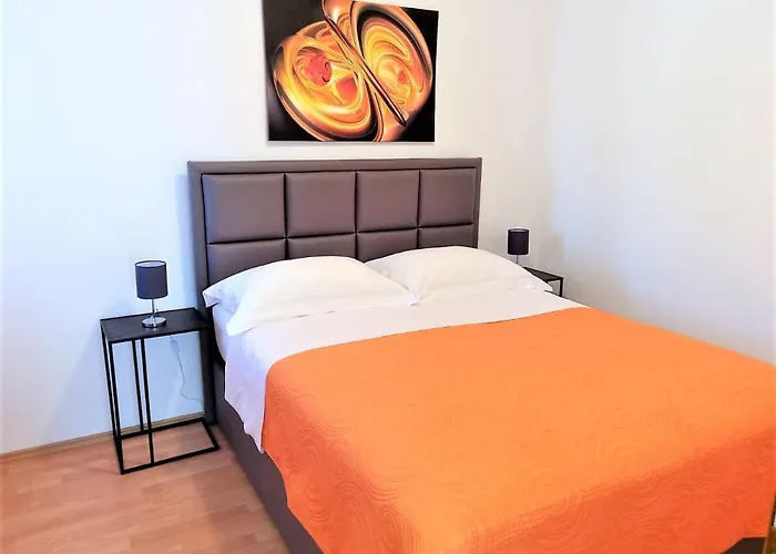 Villa Pino With Pool, Sauna & Jacuzzi