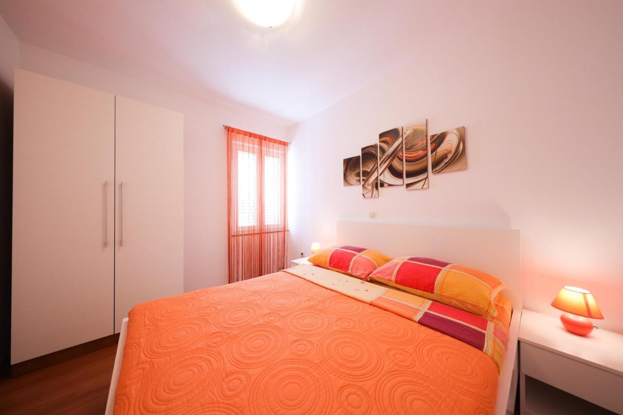 Villa Pino With Pool, Sauna & Jacuzzi