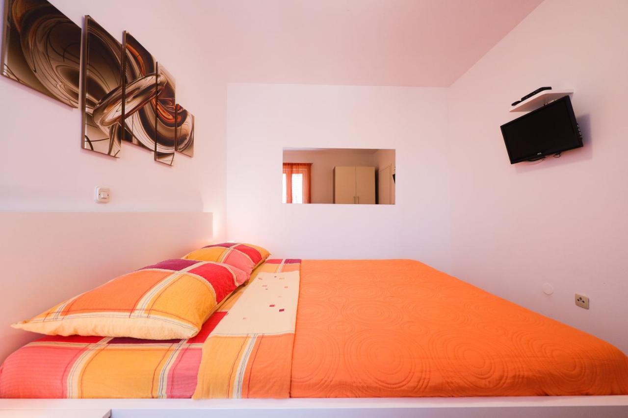 Apartment Villa Pino With Pool, Sauna & Jacuzzi Petrcane