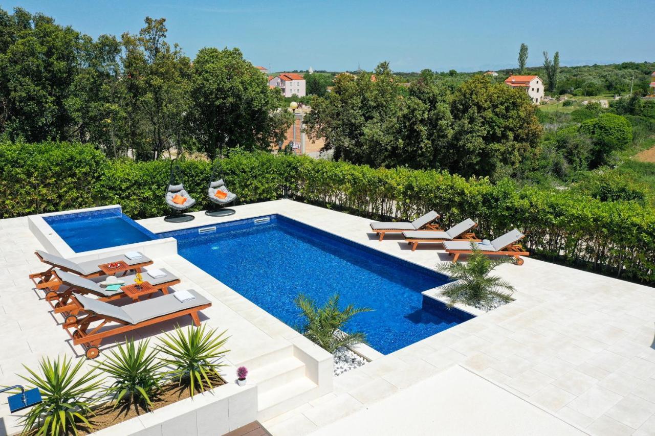 Apartment Villa Pino With Pool, Sauna & Jacuzzi *