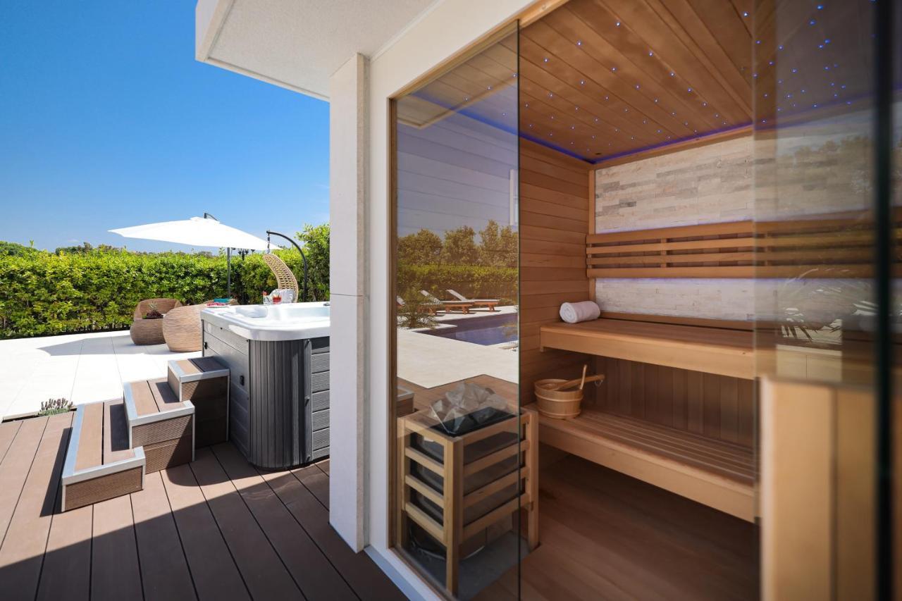 Villa Pino With Pool, Sauna & Jacuzzi Petrcane