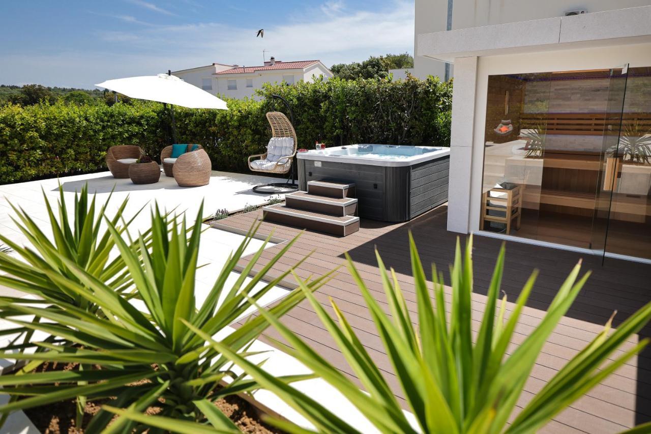 Villa Pino With Pool, Sauna & Jacuzzi Petrcane