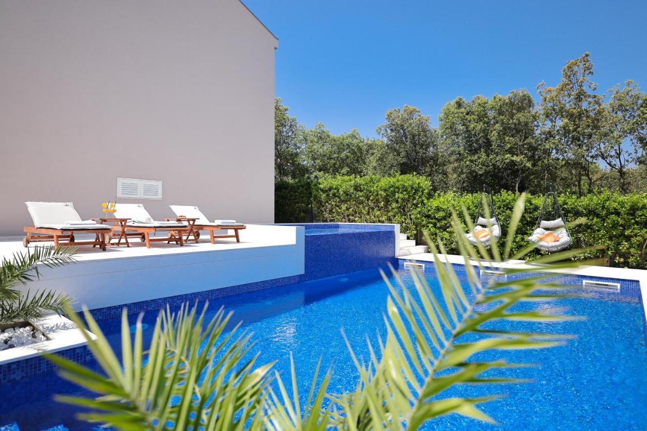 Villa Pino With Pool, Sauna & Jacuzzi *