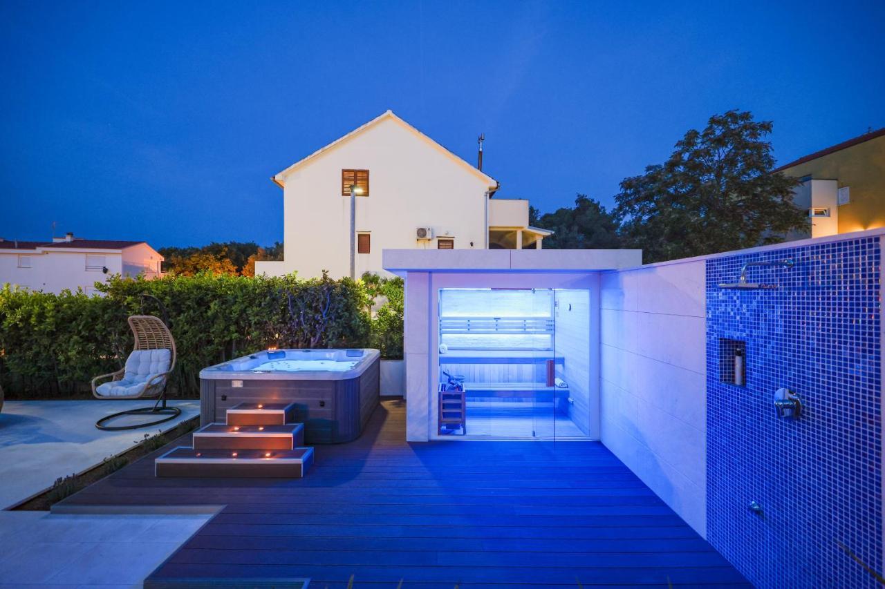 Villa Pino With Pool, Sauna & Jacuzzi Apartment