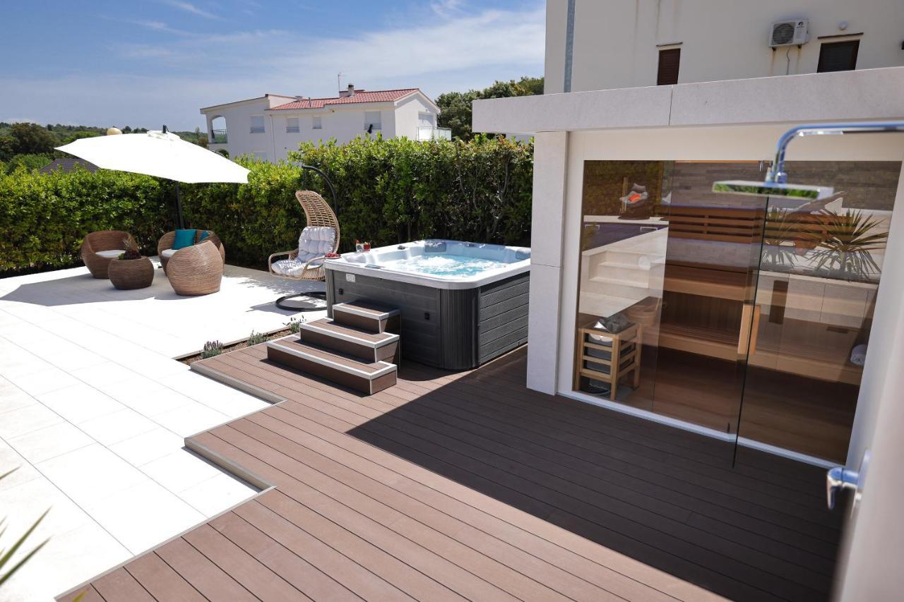 Villa Pino With Pool, Sauna & Jacuzzi Petrcane