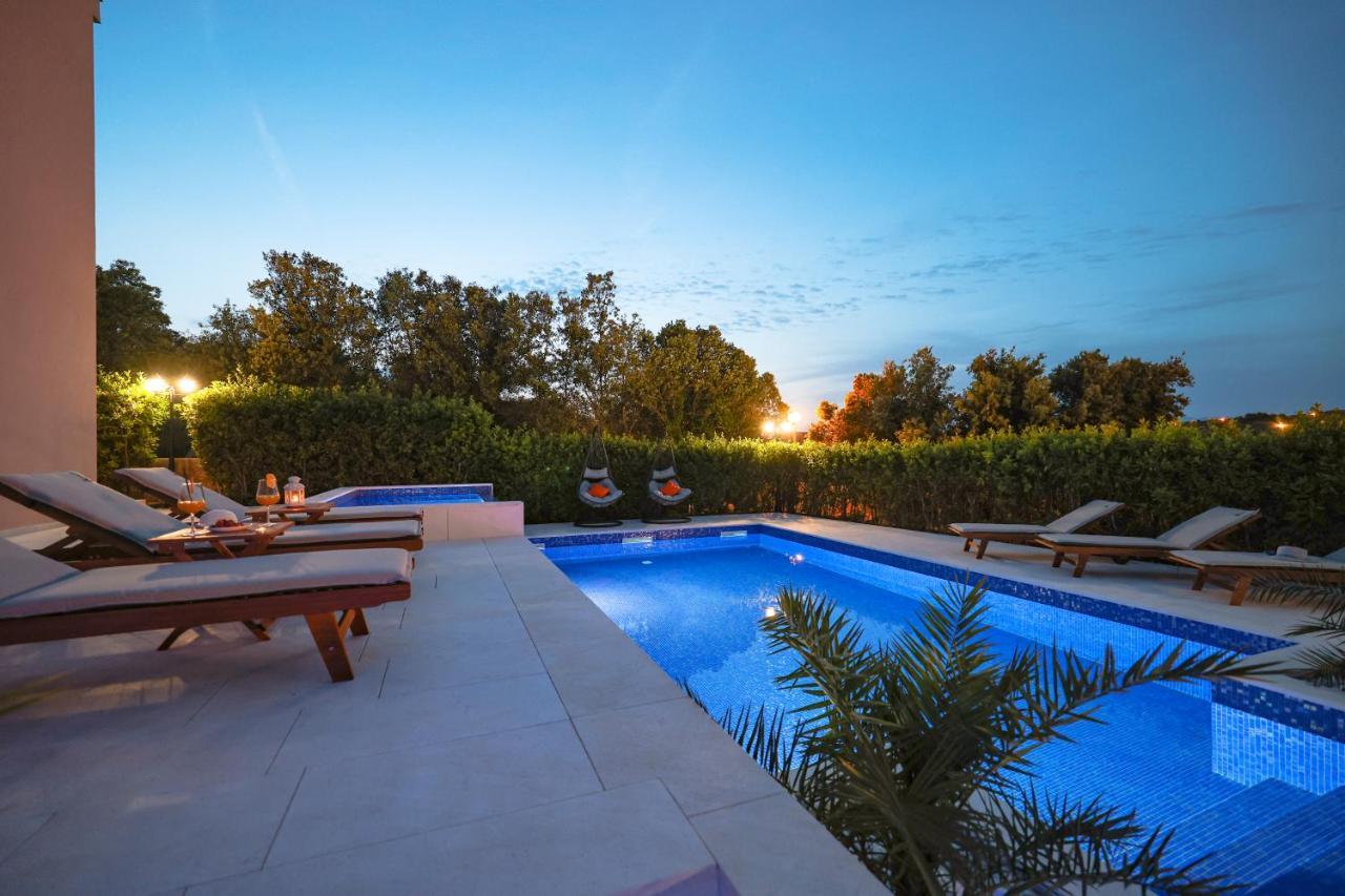 Apartment Villa Pino With Pool, Sauna & Jacuzzi