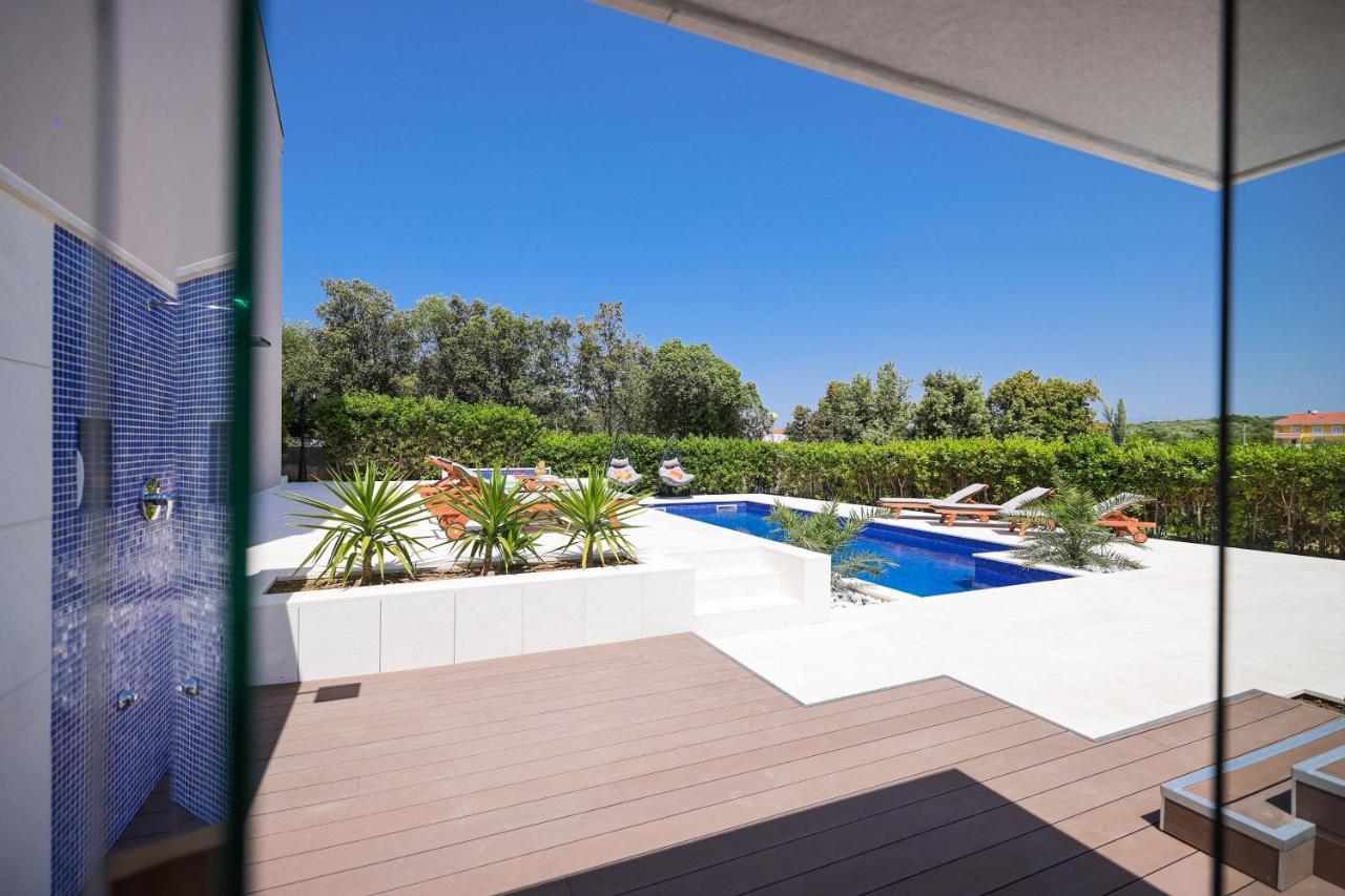 Villa Pino With Pool, Sauna & Jacuzzi Apartment
