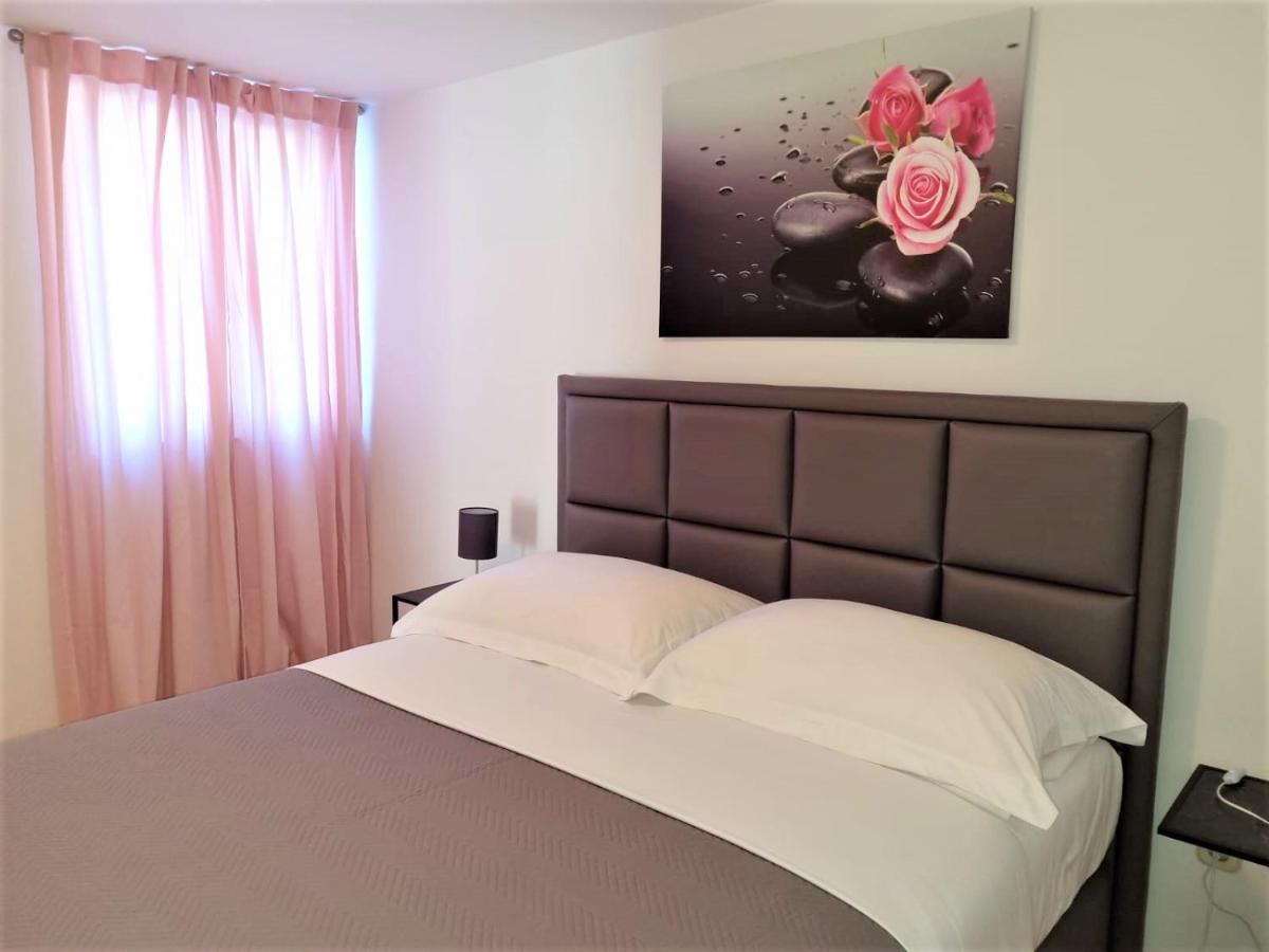 Villa Pino With Pool, Sauna & Jacuzzi *