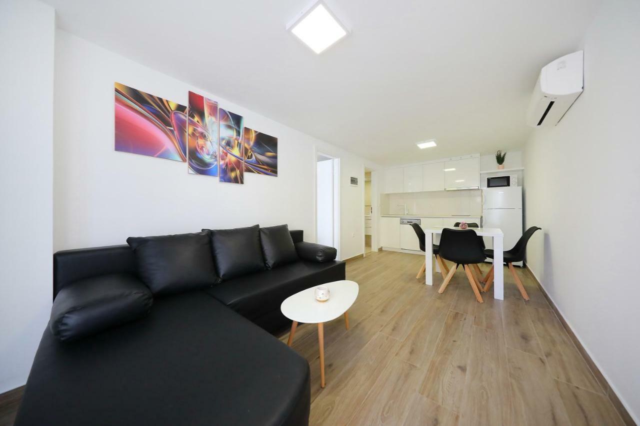 Villa Pino With Pool, Sauna & Jacuzzi * Petrcane
