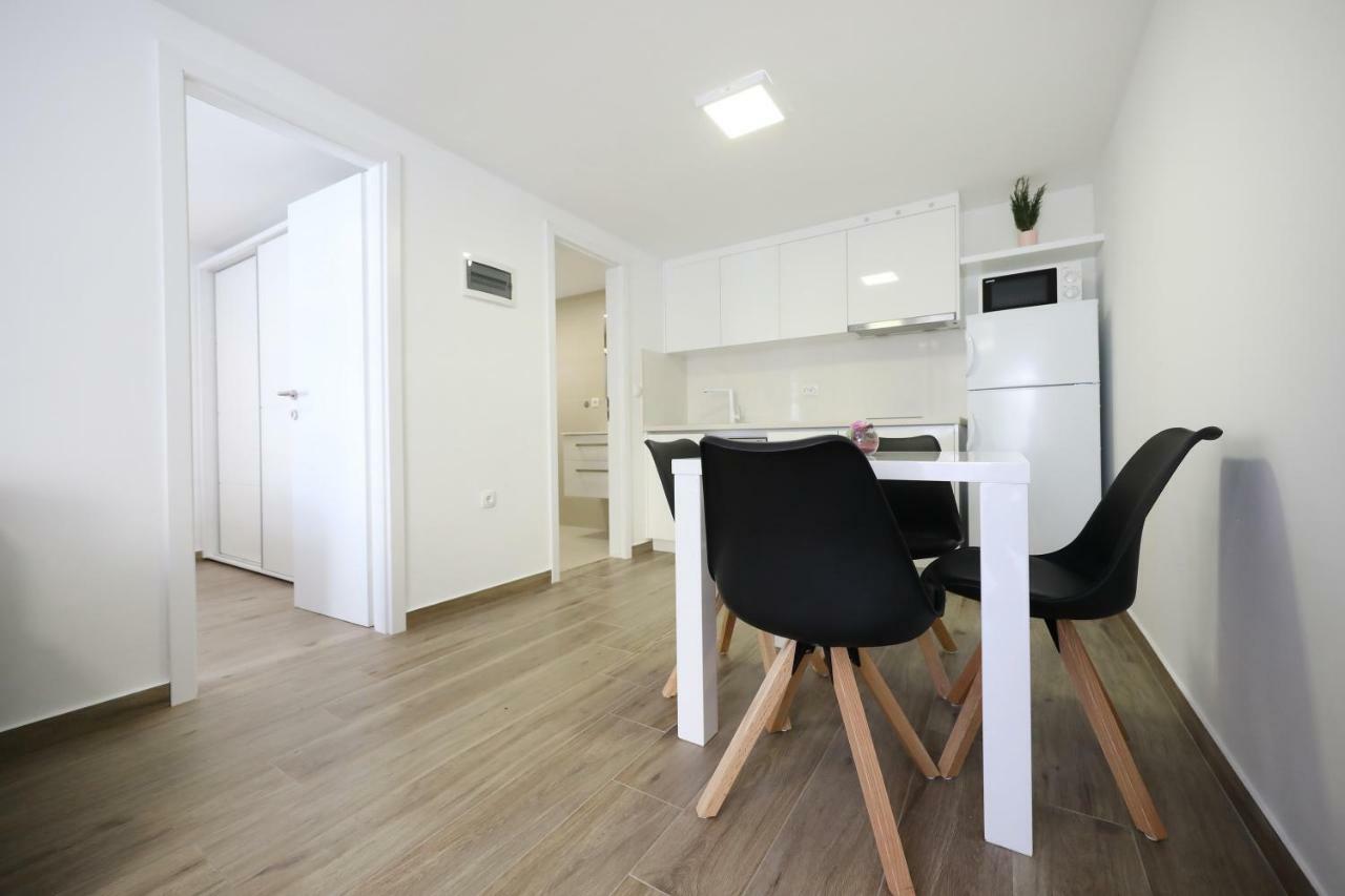 Villa Pino With Pool, Sauna & Jacuzzi Apartment
