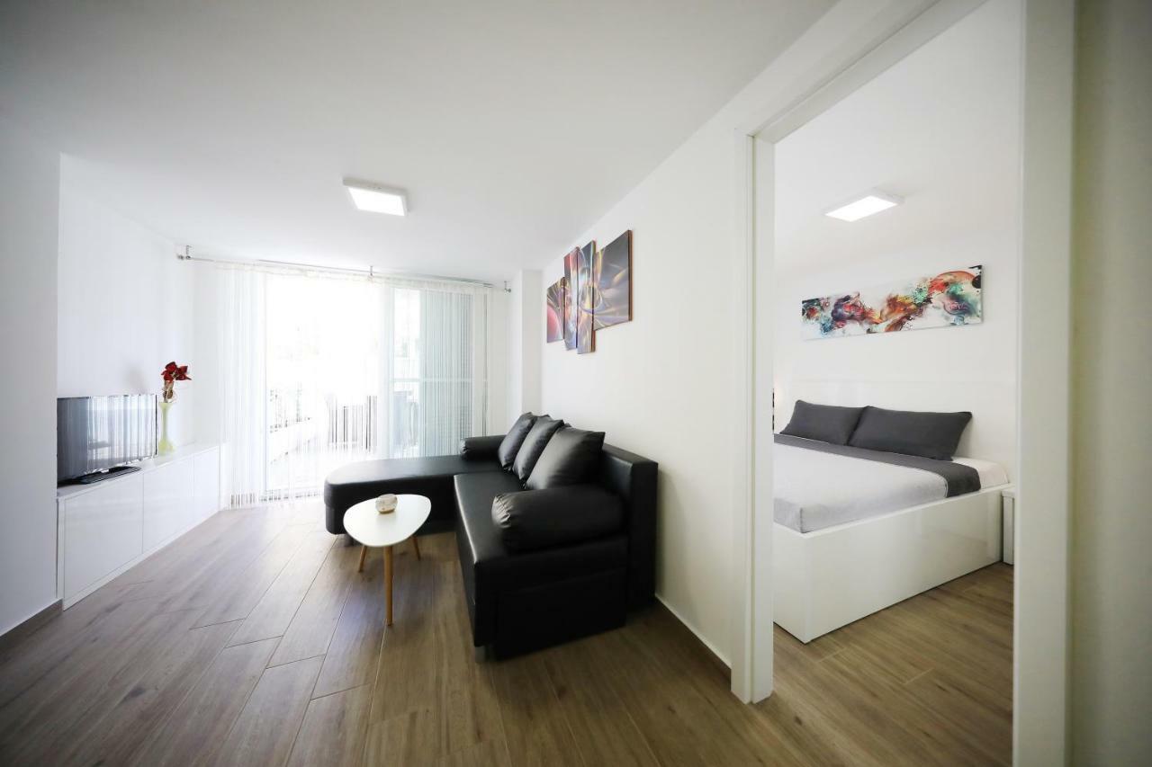 Villa Pino With Pool, Sauna & Jacuzzi Petrcane