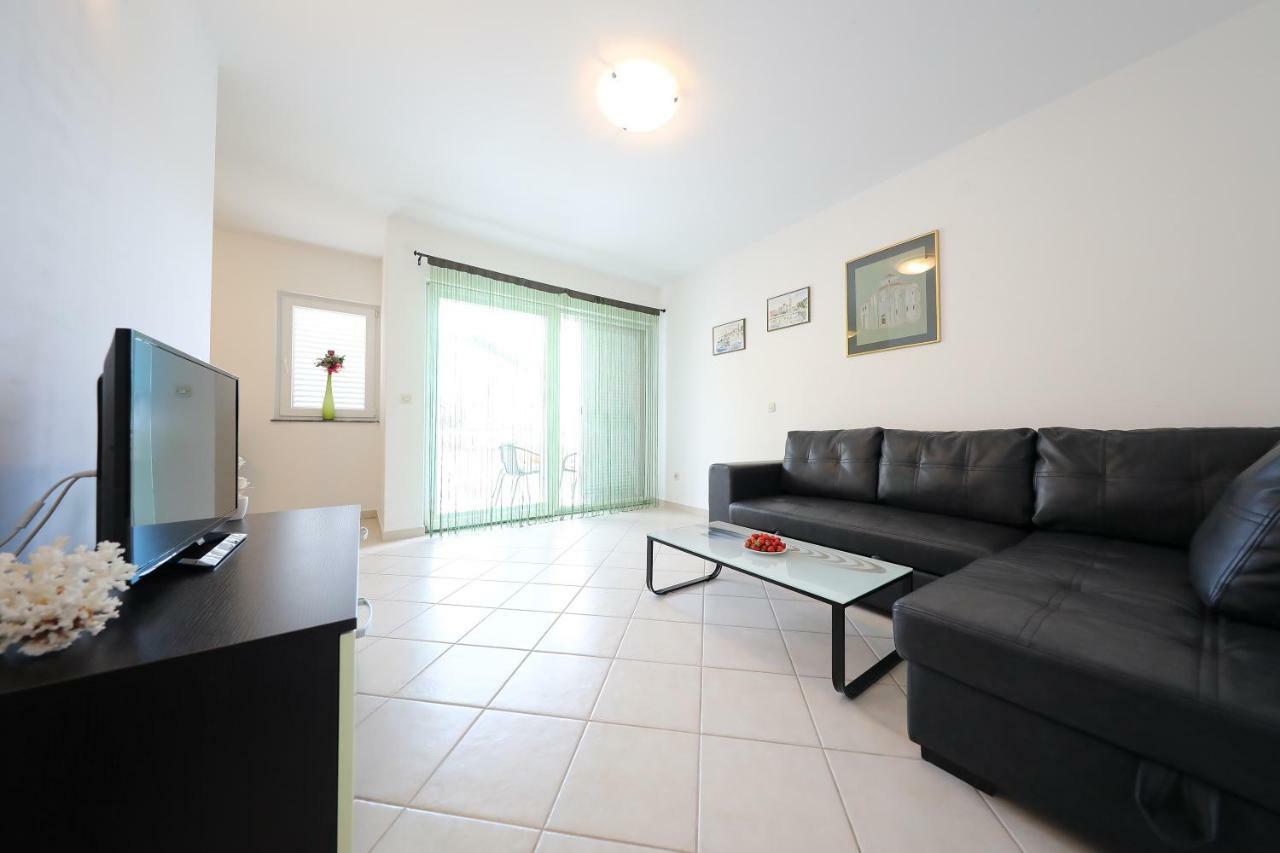 Apartment Villa Pino With Pool, Sauna & Jacuzzi *