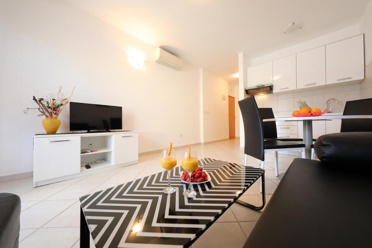 Apartment Villa Pino With Pool, Sauna & Jacuzzi Petrcane